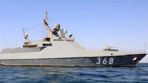 Navio de guerra russo dispara tiros de advertência contra cargueiro no Mar Negro