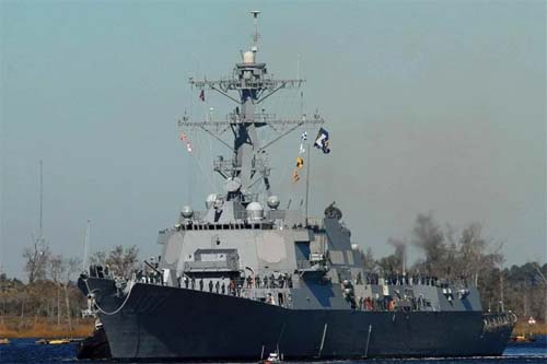 Navios de guerra dos EUA se dirigem à costa venezuelana