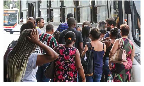 Negros morrem quatro vezes mais de disparo de arma de fogo que brancos