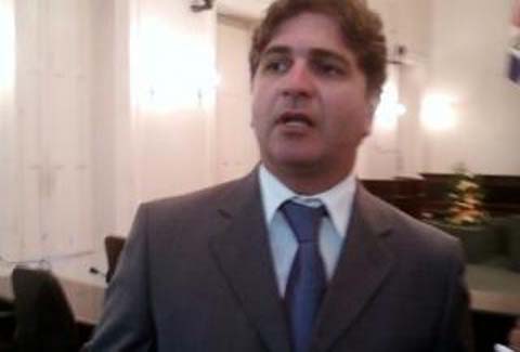 Nelito nega receber salários de servidores na Assembleia