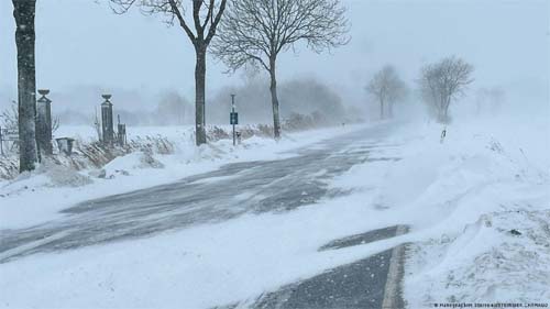 Violentas tempestades e nevascas provocam vítimas e interrupções na Europa