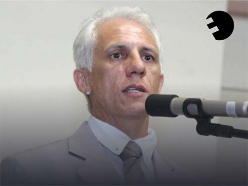 Ex-deputado que estuprou crianças muda de gênero e tenta enganar a PF