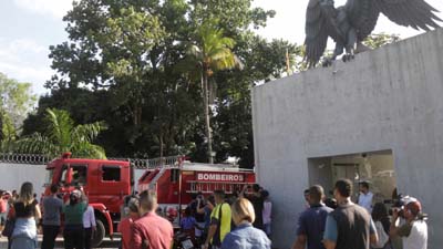 Incêndio deixa 10 mortos e 3 feridos no CT do Flamengo