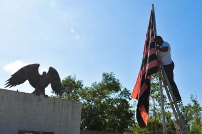 Incêndio em alojamento no CT do Flamengo repercute na imprensa internacional; confira