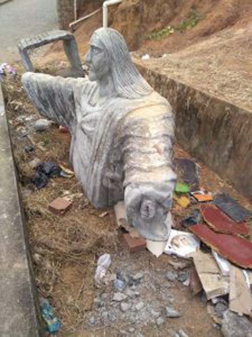 Cabos eleitorais de candidato a prefeito de Novo Lino danificam patrimônio público