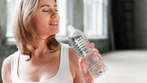 Calorão: nutricionista alerta para a importância de beber água; entenda riscos