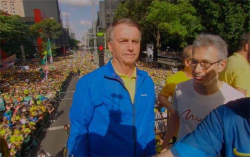 Ato na Avenida Paulista reúne milhares de pessoas em torno de Bolsonaro