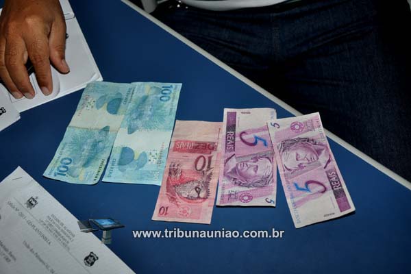 PM prende casal que trocava dinheiro falso em feira livre; chefes do bando conseguiram fugir