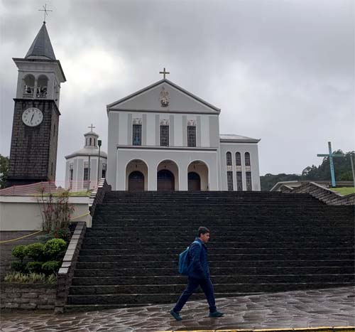 Sem bandeiras ou adesivos, cidade mais bolsonarista em 2018 passa longe da polarização nacional