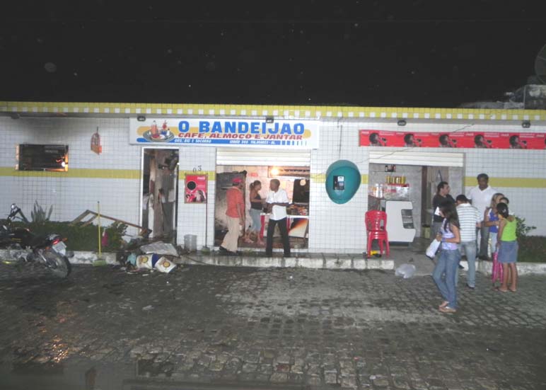 Após troca de botijão de gás restaurante é destruído por incendio no centro de União