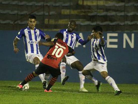 CSA perde para o Oeste e vê adversários se aproximarem no G4