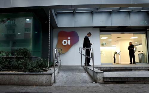 Oi vende rede móvel para consórcio formado por Tim, Vivo e Claro por R$ 16,5 bilhões