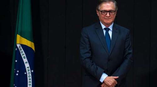 Carta com slogan e pedido de filmagem faz MEC afastar grupo de Olavo de Carvalho