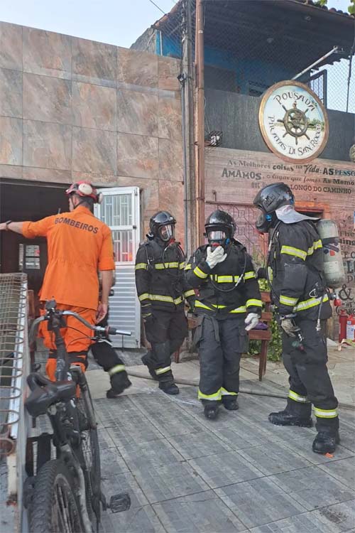 Incêndio em pousada mobiliza equipes do Corpo de Bombeiros em Maceió