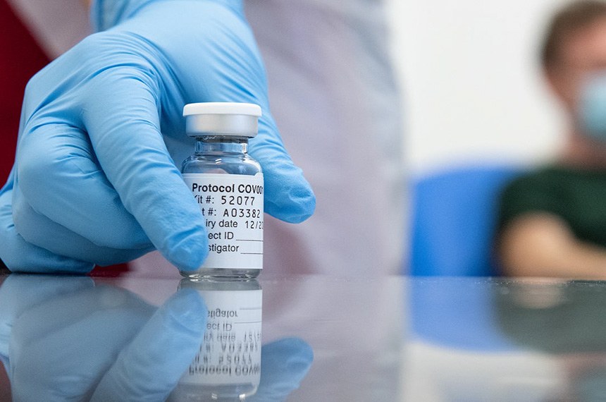 Projeto torna crime omissão à vacinação e propagação de notícia falsa sobre vacina  