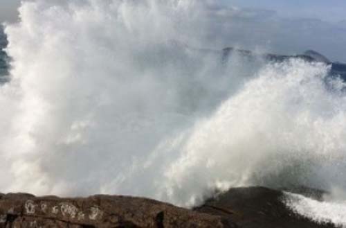 Capitania dos Portos alerta para ondas de até 4 metros e ventos fortes no litoral alagoano