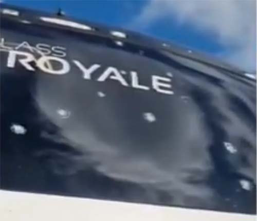 Ônibus de Márcia Freire é atingido por 21 tiros em cidade na BA; cantora e equipe estavam no veículo no momento do crime