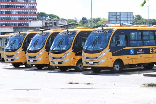 Seduc entrega 100 ônibus que atenderão 11 mil estudantes da rede estadual de Alagoas