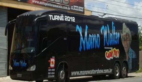 Ônibus do cantor Mano Walter é apedrejado em Craíbas