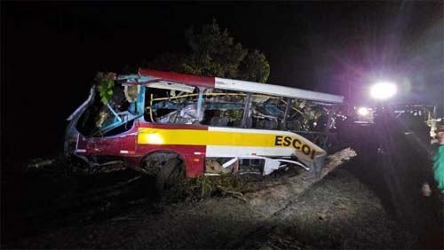 Operação que removeu ônibus da tragédia na Serra da Barriga é finalizada e veículo passará por perícia