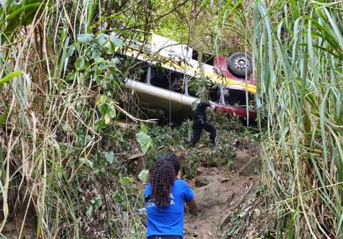 Justiça acata pedido do MPAL e determina remoção de ônibus acidentado na Serra da Barriga em 72 horas