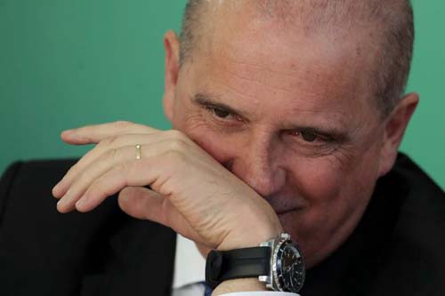 Casa Civil admite que decretos de armas tinham mesmo conteúdo dos que foram revogados