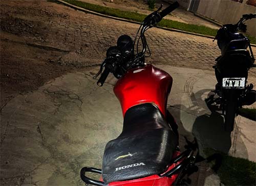 Polícia Militar flagra tráfico de drogas e recupera três veículos