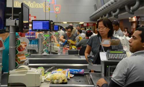 Adeus, operadores de caixa: supermercados já estão encerrando essa função