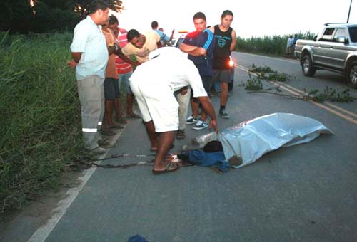 Funcionário cai de caçamba a caminho da usina e é atropelado