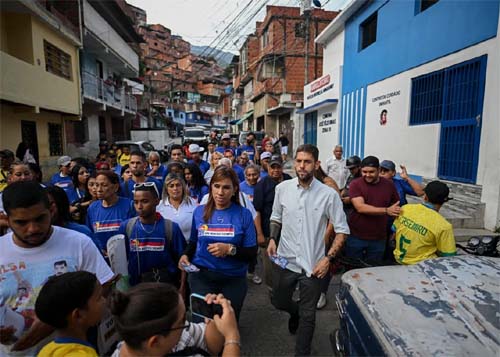 Nova oposição ganha espaço na Venezuela e Maduro pede ‘paz’ à direita