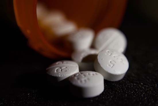 Mortes por overdose de opioides no Canadá chegam a 8 mil desde 2016