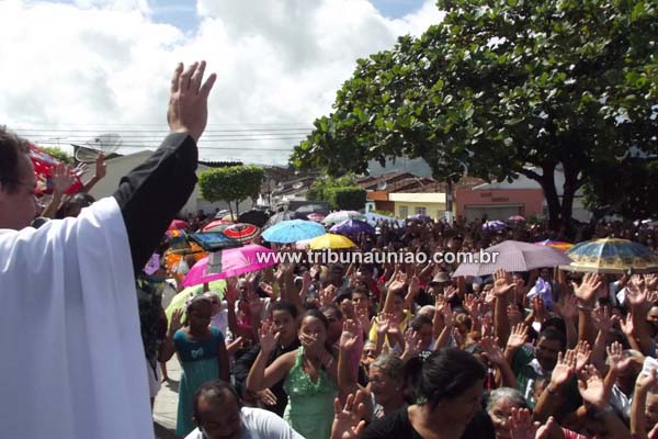 Missa em homenagem a Padre Cícero reúne milhares de fiéis em União