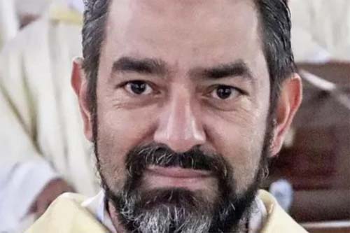 Padre é afastado após mulher invadir igreja e se declarar para ele