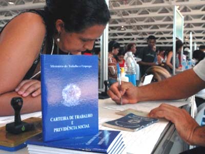 Caixa Econômica libera PIS para trabalhadores nascidos em julho