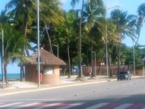 .Após esfaquear ciclista, assaltante é espancado por populares na Pajuçara