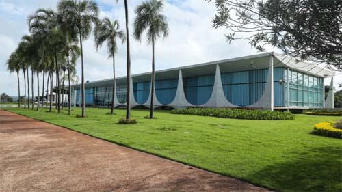 Atentado à Segurança Presidencial: Motorista invade área do Palácio da Alvorada