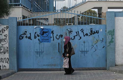 Palestina enfrenta aumento de casos de covid-19 e denuncia assassinato de adolescente