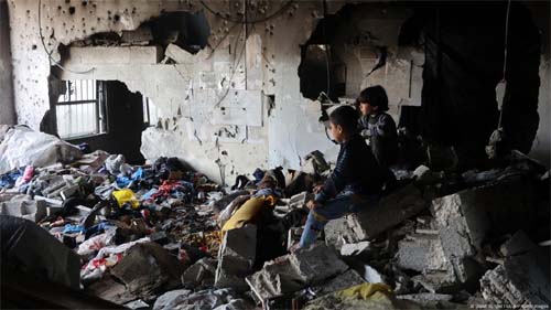 Israel intensifica ataques e crise humanitária em Gaza se agrava