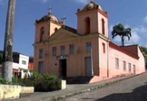 Índios dançam toré dentro de museu para protestar contra a mudança da sede