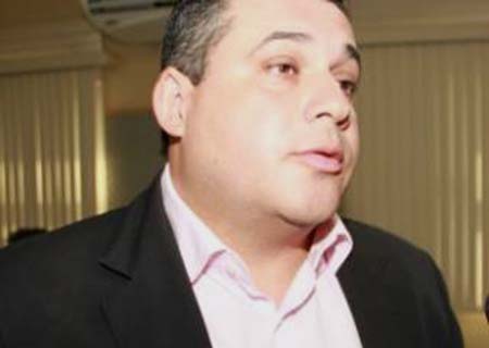 Prefeito James Ribeiro tem 30 dias para exonerar todos os parentes