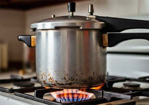 Explosão de panela de pressão deixa mulher ferida no interior de Alagoas