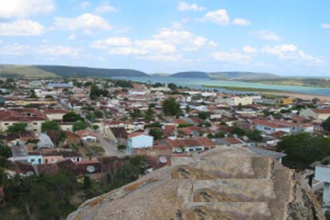 Jovem é assassinado com vários golpes de facão em Pão de Açúcar 