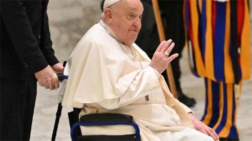 Vaticano Cancela Compromissos do Papa Francisco, que Permanece em ‘Repouso Absoluto’