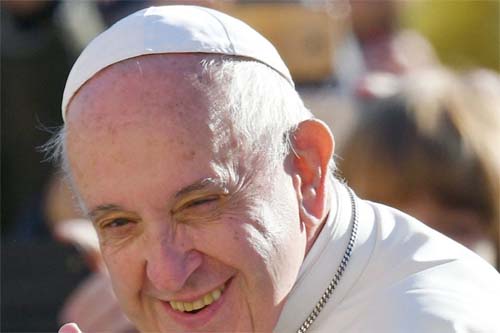 Papa Francisco Sai do Estado Crítico, Mas Prognóstico Permanece Reservado    