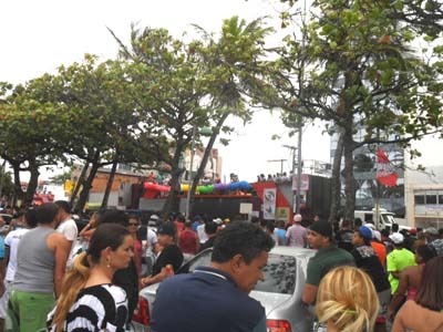 Parada do Orgulho Gay lota orla de Maceió