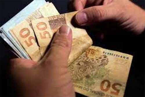 Primeira parcela do décimo terceiro deve ser paga até esta sexta (29)