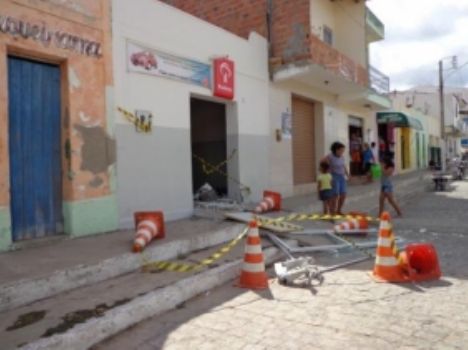 Quadrilha atira contra GPM e explode terminal eletrônico em Pariconha