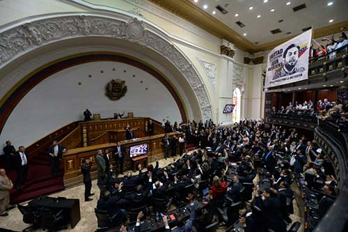 Parlamento venezuelano nega legitimidade de 2º mandato de Maduro