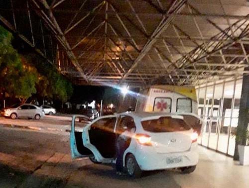 Mulher dá à luz dentro de carro de aplicativo e motorista relata 'corrida emocionante'