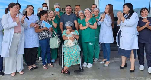 Grávida que deu à luz bebê após acidente na Serra da Barriga recebe alta: “Prova viva que milagre existe